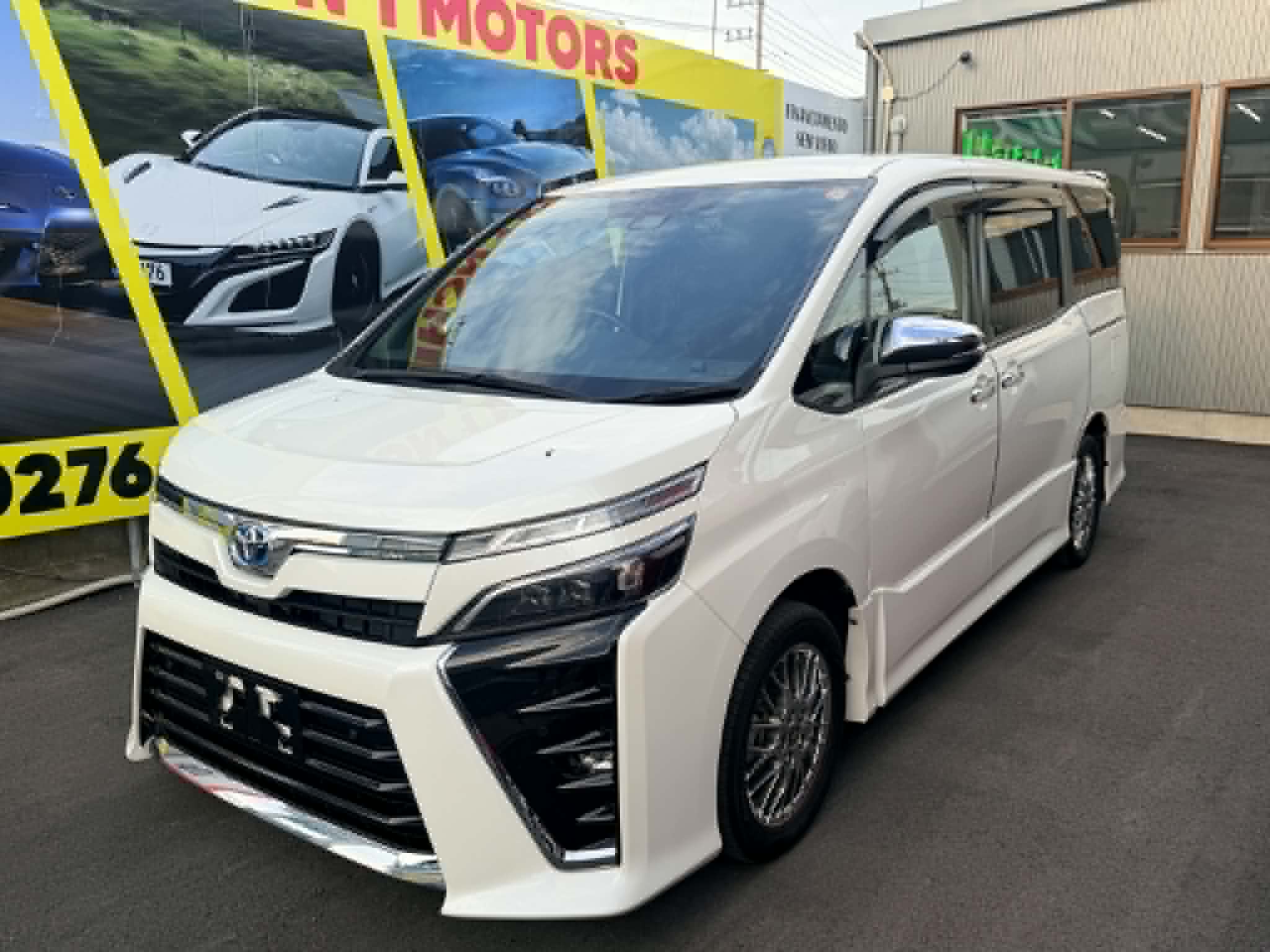 VOXY HYBRID ZS KIRAMEKI lll - ANO R3